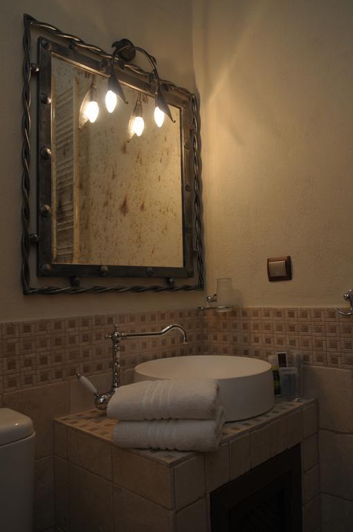 Roes Suites Като-Лутраки Экстерьер фото