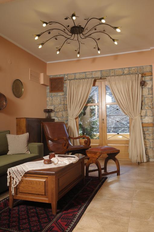 Roes Suites Като-Лутраки Экстерьер фото