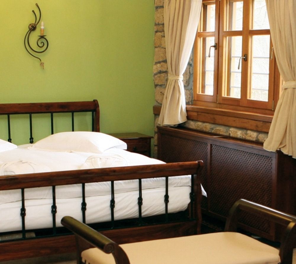 Roes Suites Като-Лутраки Экстерьер фото