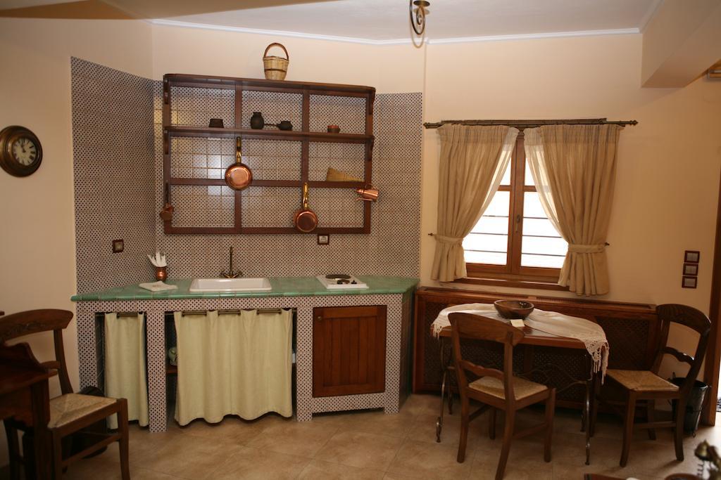 Roes Suites Като-Лутраки Экстерьер фото