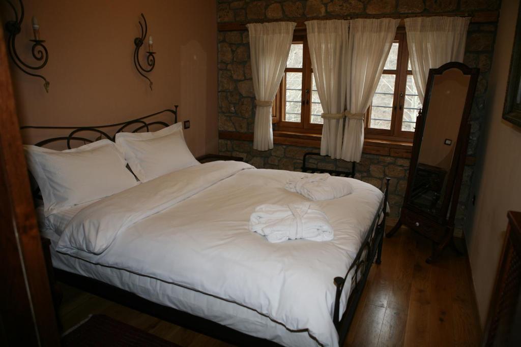 Roes Suites Като-Лутраки Экстерьер фото