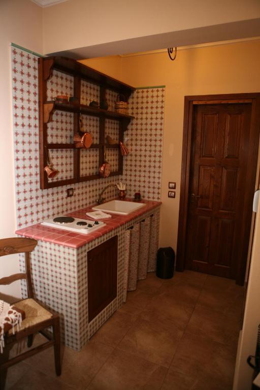 Roes Suites Като-Лутраки Номер фото