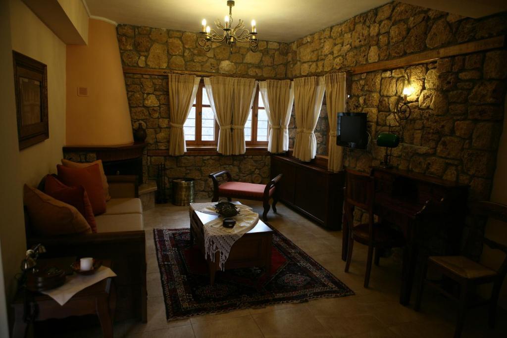 Roes Suites Като-Лутраки Экстерьер фото