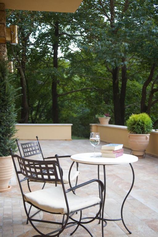 Roes Suites Като-Лутраки Экстерьер фото