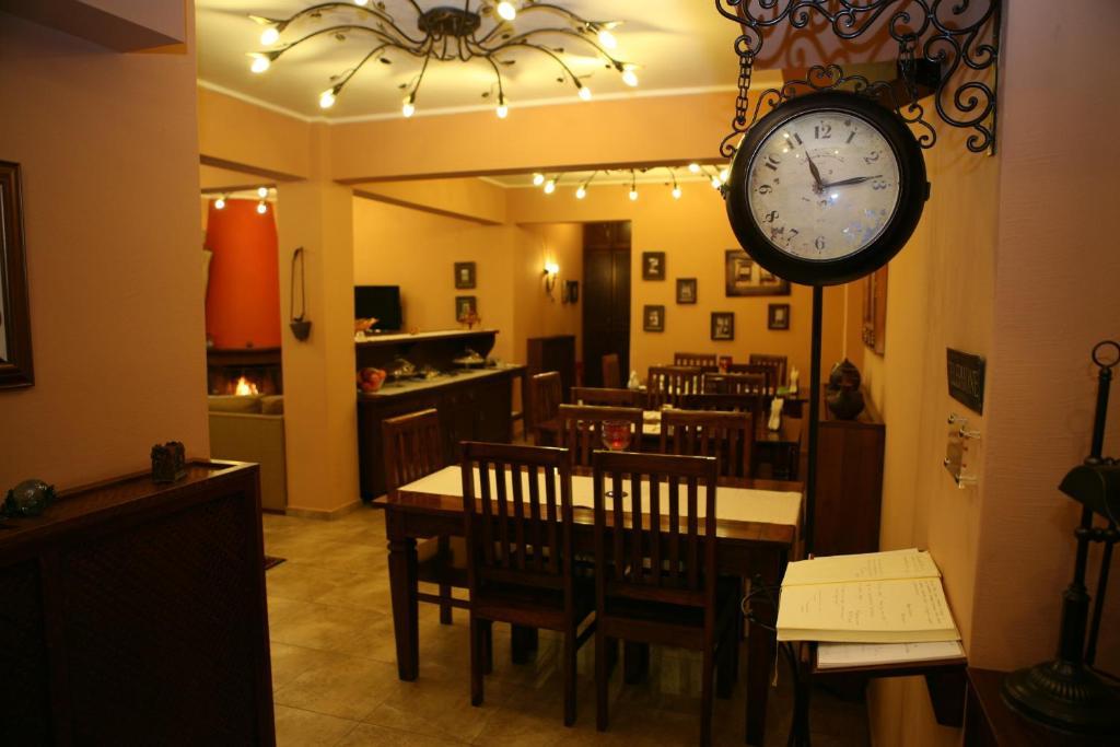 Roes Suites Като-Лутраки Экстерьер фото