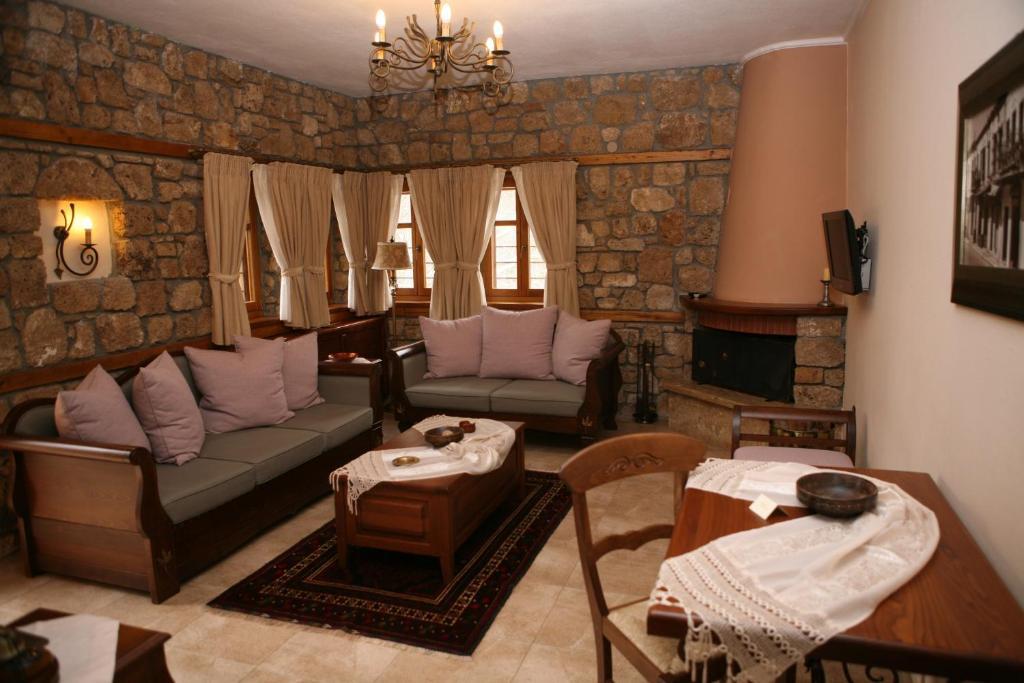 Roes Suites Като-Лутраки Экстерьер фото