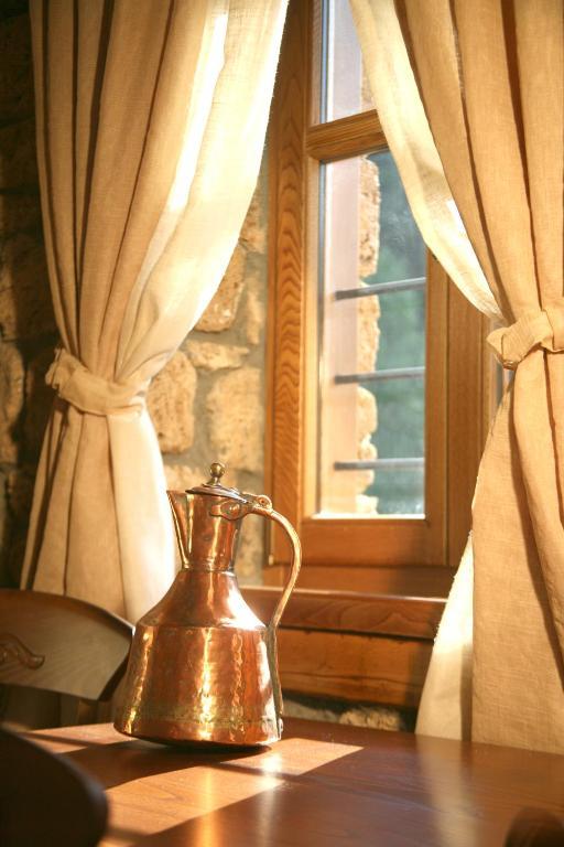 Roes Suites Като-Лутраки Экстерьер фото