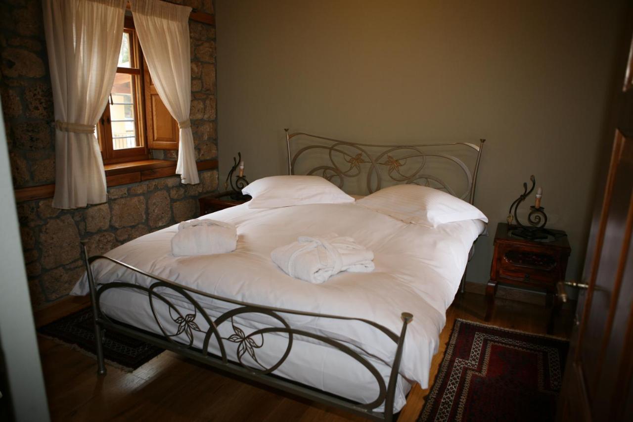 Roes Suites Като-Лутраки Экстерьер фото